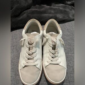 Dolce vita sneakers size 7.5